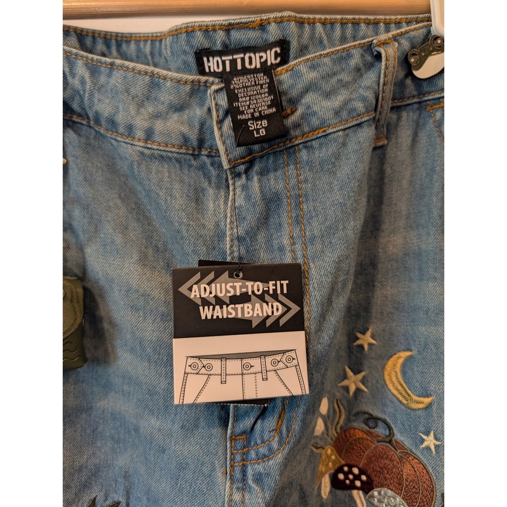 Hot Topic Frog Mushroom Embroidered Wide Leg Cargo Jean Light Wash LG NWT - Picture 4 of 6